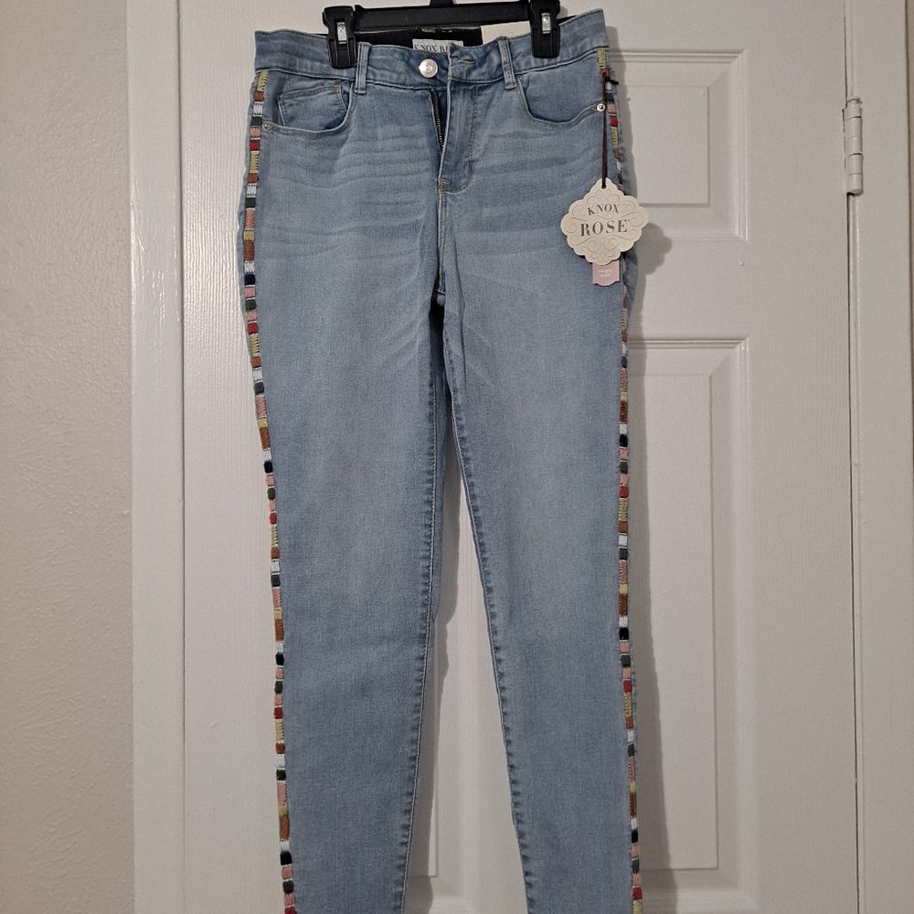 (NWT) Knox Rose Women's Mid-Rise Skinny Jeans with Multi-colored Embroidery